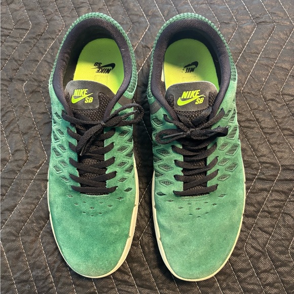 Nike Free SB Men's Green and Black Sneakers - Picture 2 of 9
